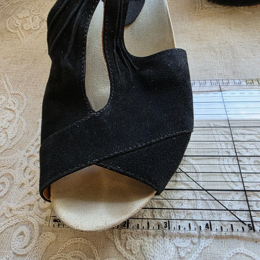 Earthies Veria Too Wedge‎ Sandals 8.5 Black Suede Pleated T-Strap Peep Toe Shoes